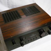 製品天面部です。他製品を積み重ねた設置痕があります。