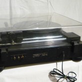 背面部です。出力端子は RCA が採用されています。
