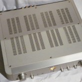 製品天板部です。数箇所設置痕があります。