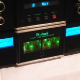 こちらが C1000T (tube preamplifier) です。オーディオ信号処理に特化した筐体です。