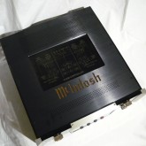C1000C を上部から見た写真です。非常に良い状態です。[McIntosh] ロゴはアルミ単版くり抜きです。
