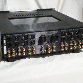 C1000T 背面部です。非常に多彩な入出力端子が装備されています。