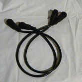 ２筐体間を結ぶ専用DC/controlケーブルです。左右独立構造のため、２本で接続します。