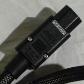 IEC320 15A 規格のプラグです。着脱可能なAV機器・PC機器などに使用可能です。