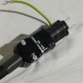 AC プラグは HUBBRLL 8115 です。