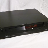 ワディアのCDトランスポートです。使用時間も少ない良品です。