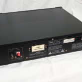 製品背面部です。出力は coaxial / TOS / ST です。