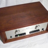 wood case も良い状態が保たれています。