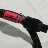 機材側 IEC320 plug の拡大写真です。
