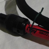 IEC 320 plug の拡大写真です。