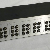入出力端子はすべて RCA です。