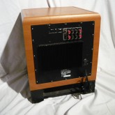 製品背面部です。位相切替え・感度設定などは背面で行います。