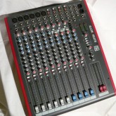 基本に徹し機能を絞り込み、シンプルで扱いやすい構成です。