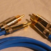 RCA プラグは neutrik NYS352G が採用されています。