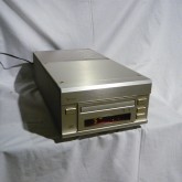 エソテリックのセパレート型CDシステムです。