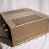 キャビネットには多少の擦り傷などがありますが、目立つものはありません。
