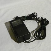 専用ACアダプターが付属しています。