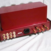 製品背面部です。スピーカー出力はスピーカーのインピータンスによって選択します。