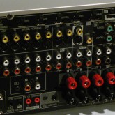 主に入力部の拡大写真です。HDMI は５系統装備されています。