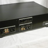 製品背面部です。ACケーブルは着脱可能(IEC320)です。