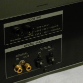 デジタル入出力は SPDIF(coaxial) / TOS(optical) です。