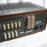 製品背面です。RCAジャック・キャップは多少欠品しています。