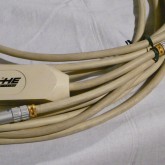 ケーブルには全体に使用感・汚れなどがあります。