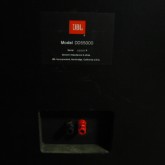 背面の製品表示・バインディングポストの写真です。(Rch)