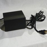 この製品は電源部が別筐体構成です。ケーブルは外せません。