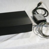 製品は全体的に良い状態です。電源部が別筐体構成になっています。