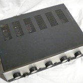 製品のキャビネットの塗装は多少なり年式を感じさせます。