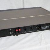 405 背面部です。入力端子は 5pin-DIN 端子です。