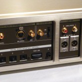 入出力端子部分の拡大写真です。twin link は同社製 [Rシリーズ] CDトランスポート専用です。