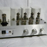 この価格帯では珍しく整流管(5AR4/GZ34)を採用。好みの音を創る幅が広い製品です。