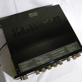 製品上部の写真です。キャビネットは全体的に良い状態が保たれています。