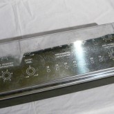 写真は金属製カバーを装着した状態です。各トリムはカバー内部にあります。