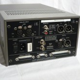 製品背面部です。業務機ならではの多彩な入出力が装備されています。