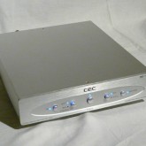 コンパクトボディのフォノイコライザーです。