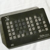 ２台ともこのリモコンで操作できます。