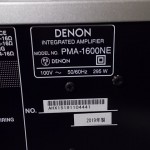DENON PMA-1600NE integrated stereo amplifier背面の製品表示部です。