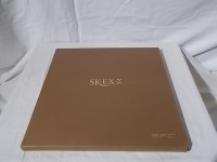 オリジナルケースが付属します。