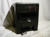 製品背面です。入出力端子や電源スイッチはこの面にあります。