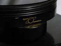 製品前部・製品名ロゴの拡大写真です。