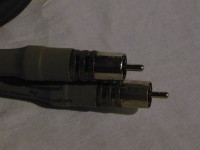 RCA プラグは差し込みタイプです。コレクトチャック方式ではありません。