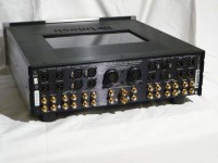 C1000T 背面部です。非常に多彩な入出力端子が装備されています。