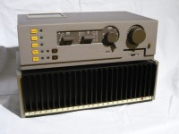 独特の雰囲気を湛えた QUAD は現在も高い人気です。